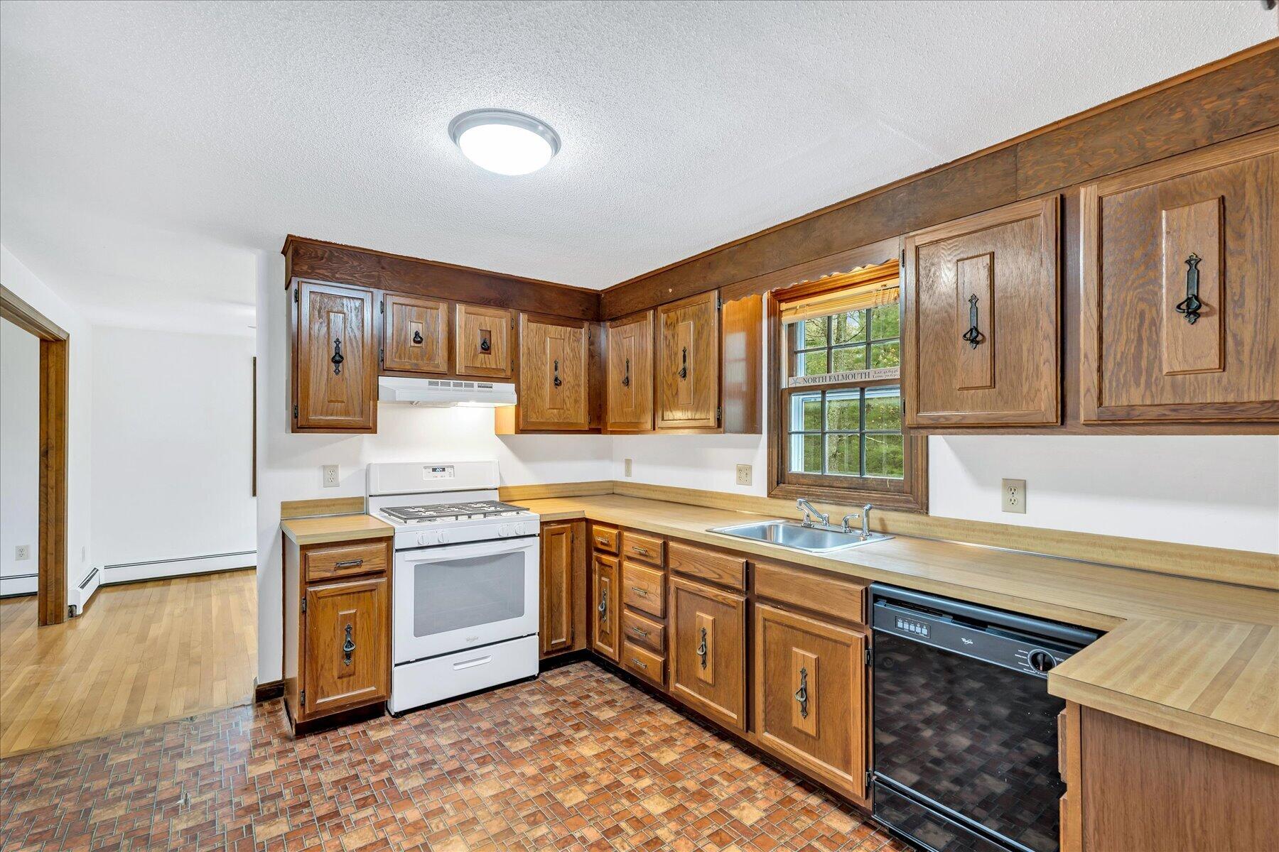 61 Althea Road North Falmouth, MA 02556 - Photo 7 of 41 Kitchen