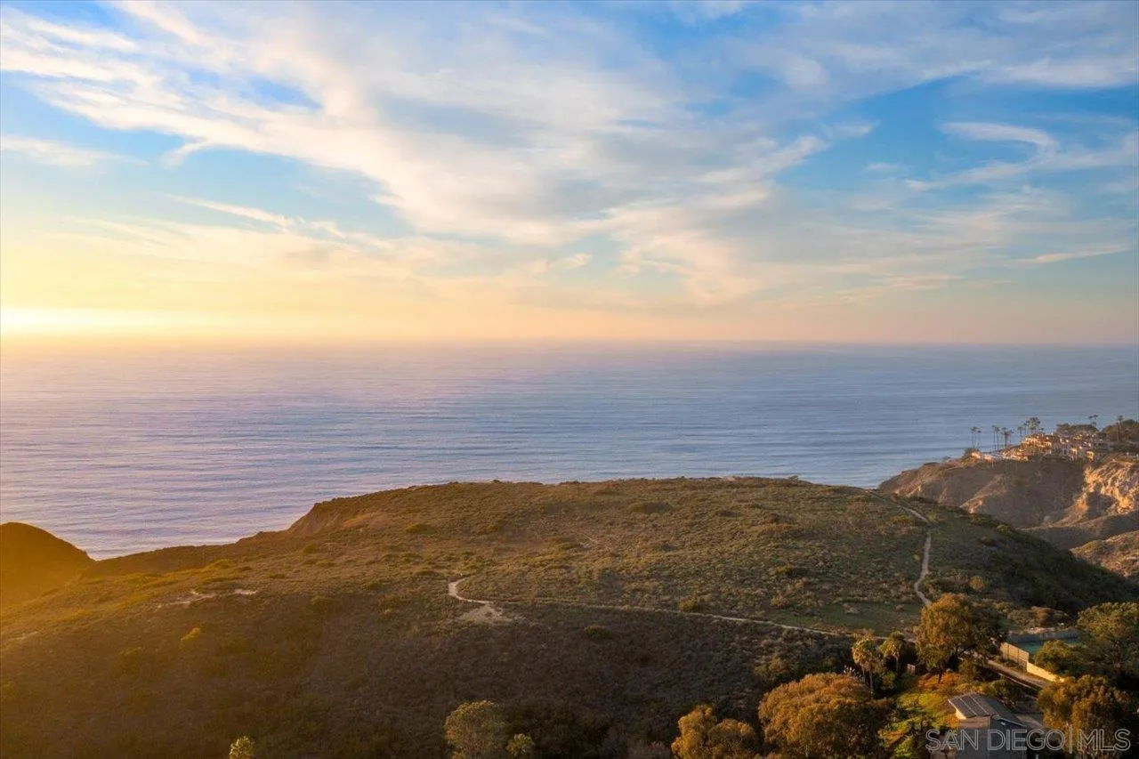 2640 Inyaha Lane La Jolla, CA 92037 - Photo 25 of 25 a view of city and ocean
