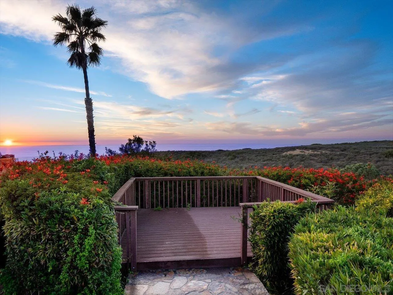 2640 Inyaha Lane La Jolla, CA 92037 - Photo 3 of 25 a view of a roof with a garden