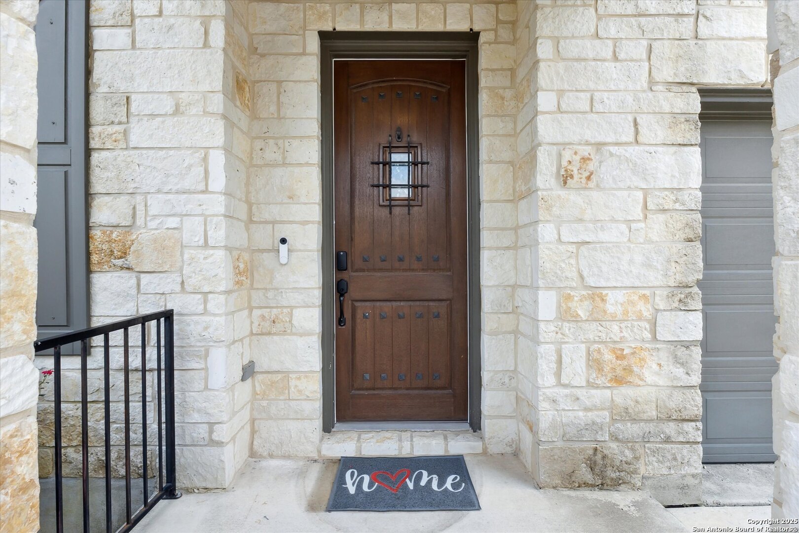 11314 Hill Top Bend Helotes, TX 78023 - Photo 5 of 49 a bathroom with a shower