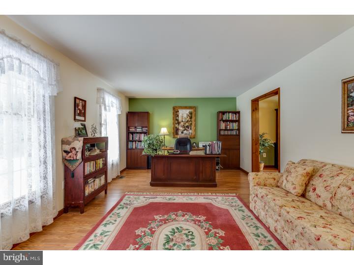 244 Church Road Medford, NJ 08055 - Photo 11 of 25 Living Room
