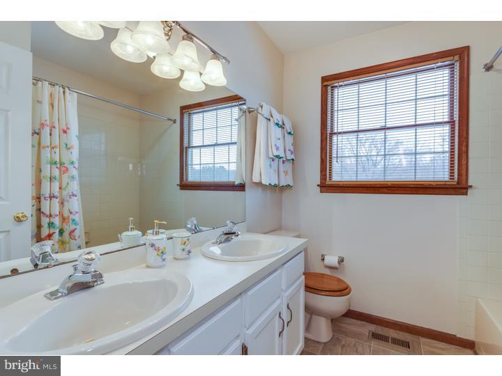 244 Church Road Medford, NJ 08055 - Photo 18 of 25 Bathroom