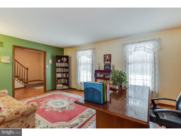 244 Church Road Medford, NJ 08055 - Photo 10 of 25 Living Room