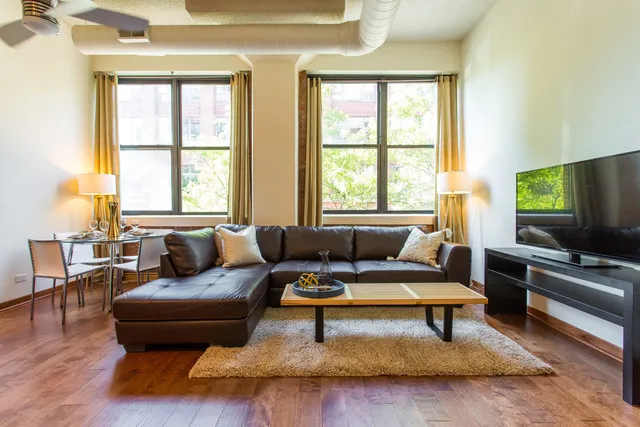 $1,700 | 812 West Van Buren Street, Unit 2D, Chicago, IL 60607