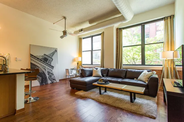 $1,700 | 812 West Van Buren Street, Unit 2D, Chicago, IL 60607