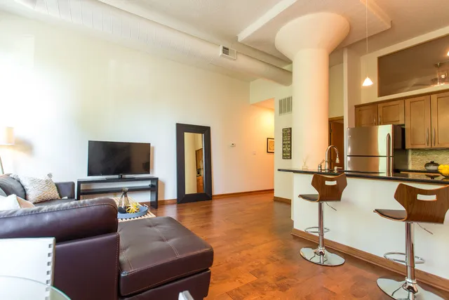 $1,700 | 812 West Van Buren Street, Unit 2D, Chicago, IL 60607