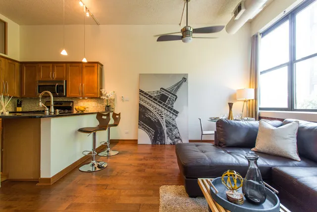 $1,700 | 812 West Van Buren Street, Unit 2D, Chicago, IL 60607