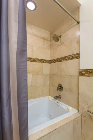 $1,700 | 812 West Van Buren Street, Unit 2D, Chicago, IL 60607