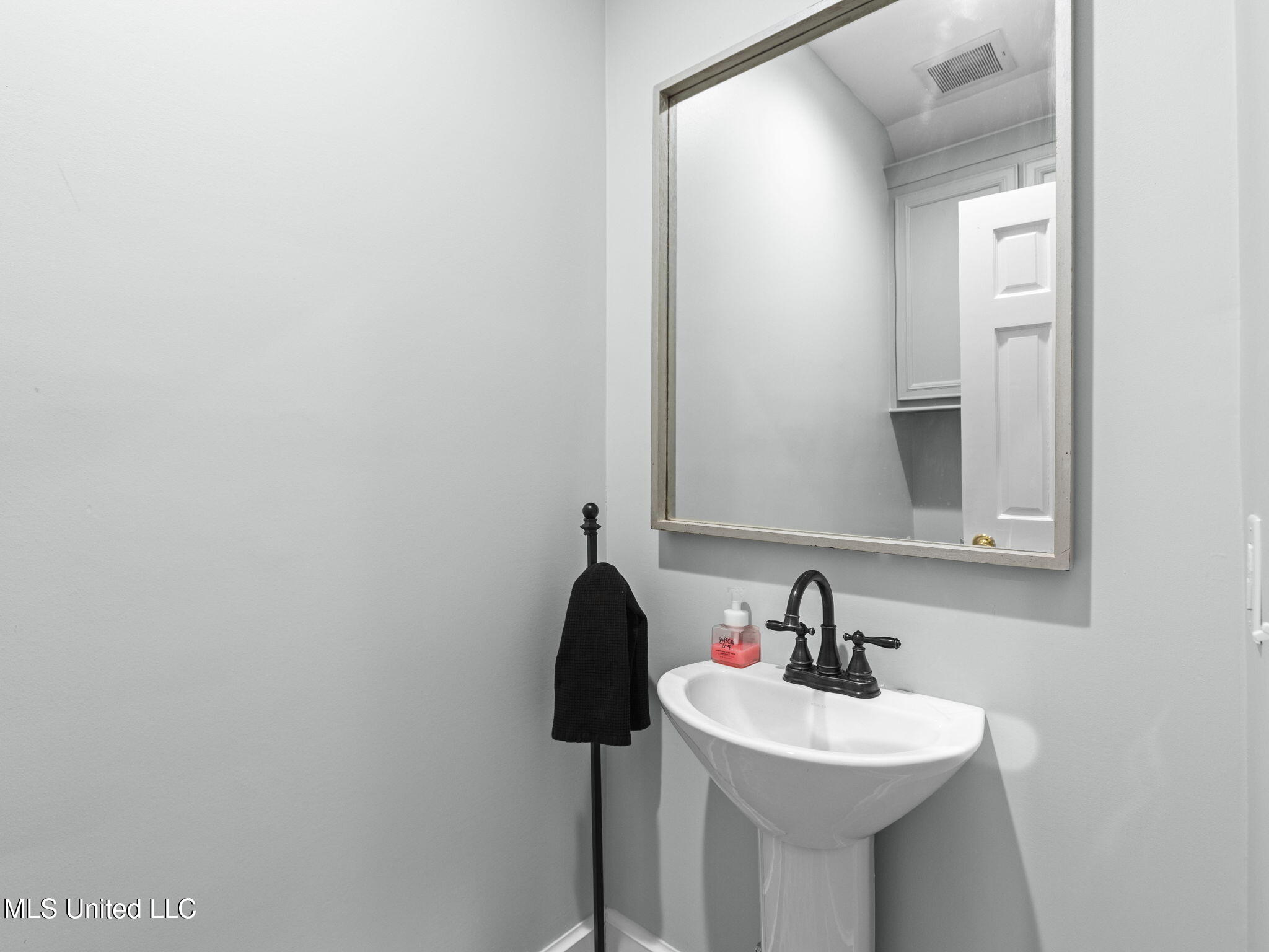 108 Cove Lane Madison, MS 39110 - Photo 37 of 49 39-web-or-mls-106 Cove Ln-39