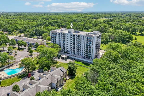 $339,900 | 190 South Wood Dale Road, Unit 1105, Wood Dale, IL 60191