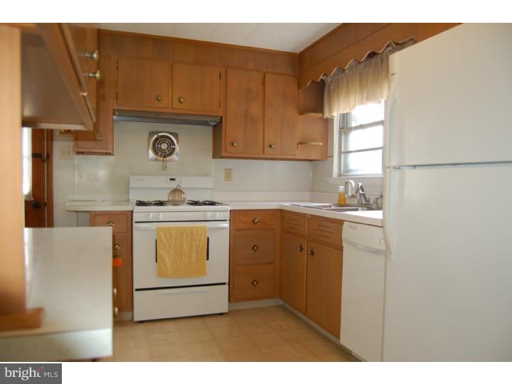 2124 Peters Road Reading, PA 19601 - Photo 10 of 17
