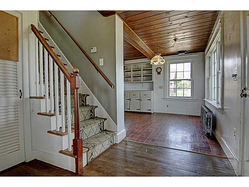 25 Serpentine Road Warren, RI 02885 - Photo 6 of 25 Entry. Hardwood floors and wood beamed ceiling.