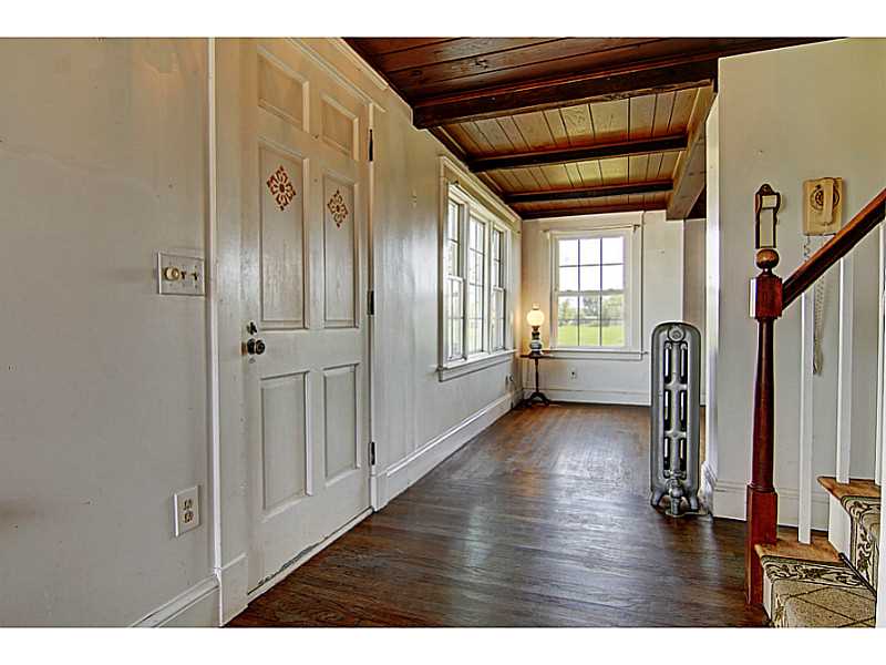 25 Serpentine Road Warren, RI 02885 - Photo 7 of 25 Entry.