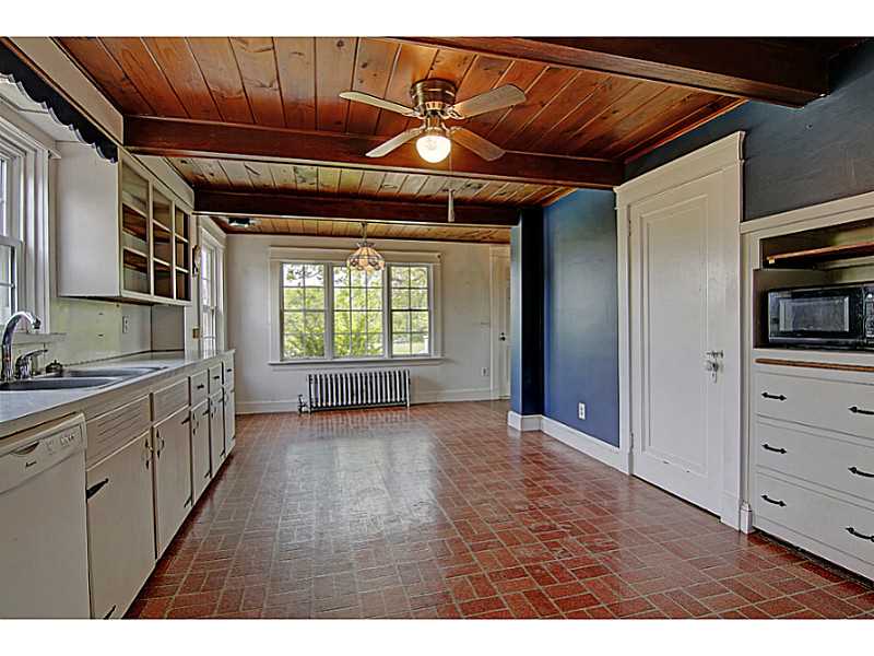 25 Serpentine Road Warren, RI 02885 - Photo 8 of 25 Kitchen. Spacious eat in kitchen.