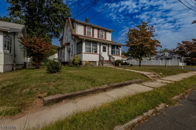 a view of a yard in front of a house