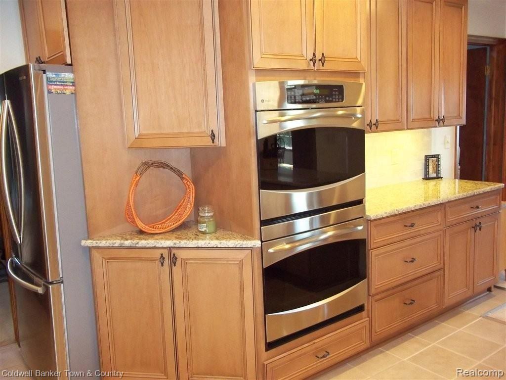 4295 Clifford Road Brighton, MI 48116 - Photo 20 of 25 100_0900.JPG