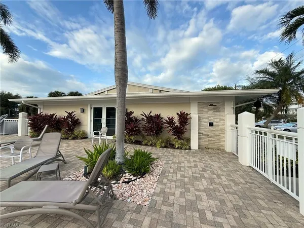 $595,000 | 408 Broad Avenue South, Unit H408, Naples, FL 34102