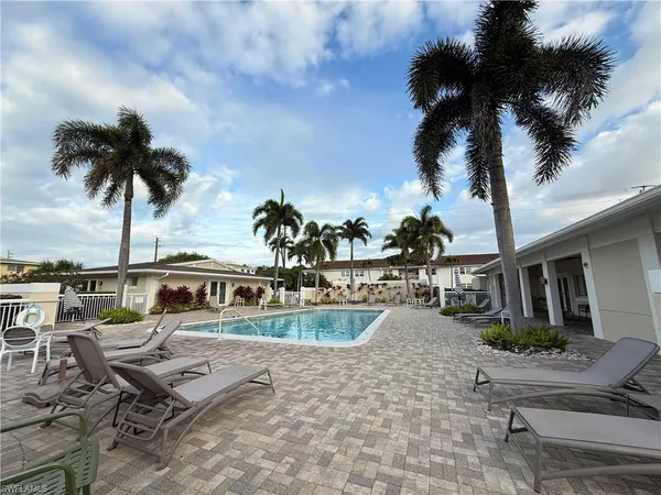 $595,000 | 408 Broad Avenue South, Unit H408, Naples, FL 34102