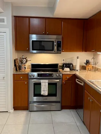 $3,000 | 1900 South Ocean Boulevard, Unit 15G, Lauderdale-by-the-Sea, FL 33062