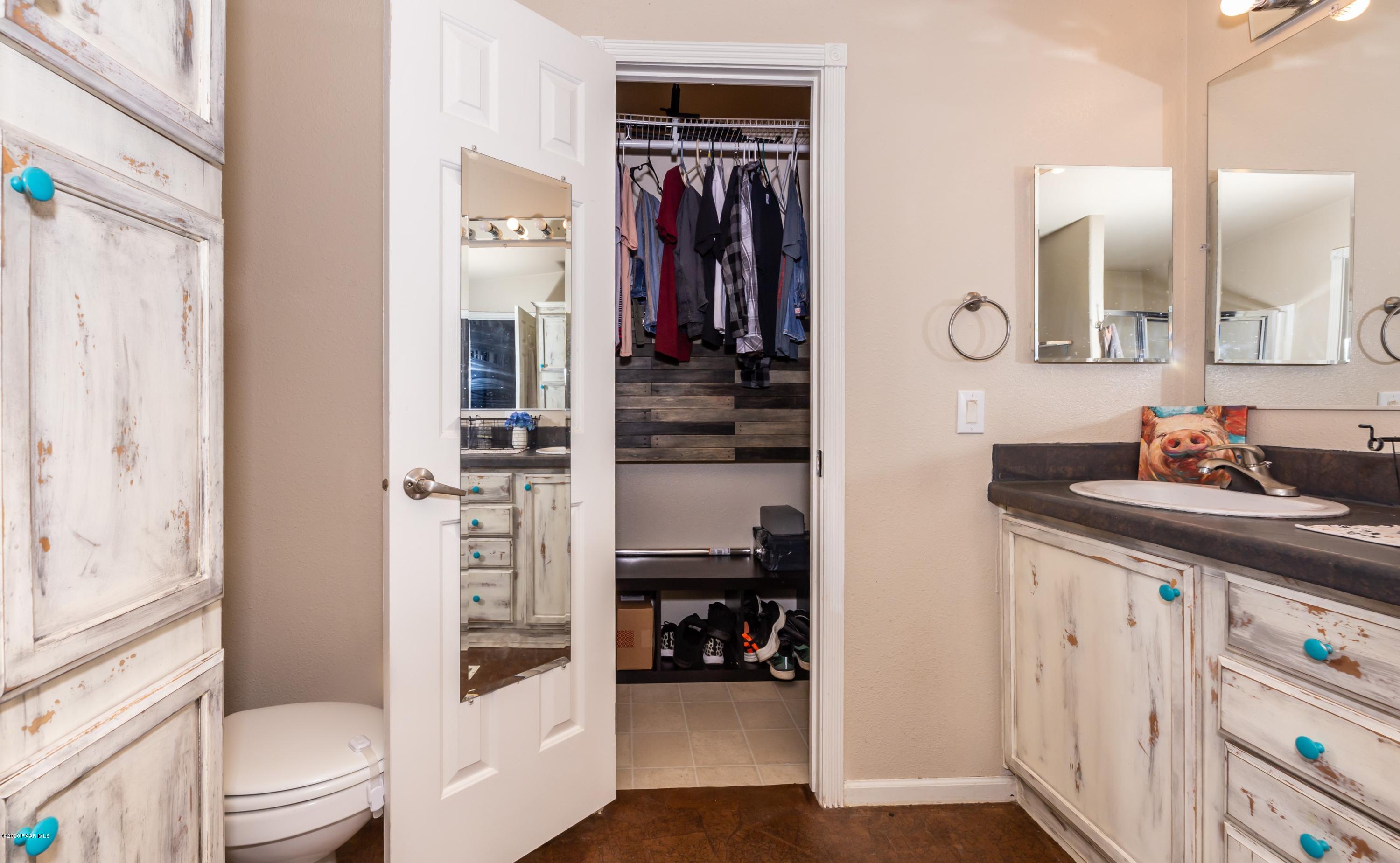 16980 Leprechaun Road Dewey, AZ 86327 - Photo 16 of 33 021_Master Bathroom