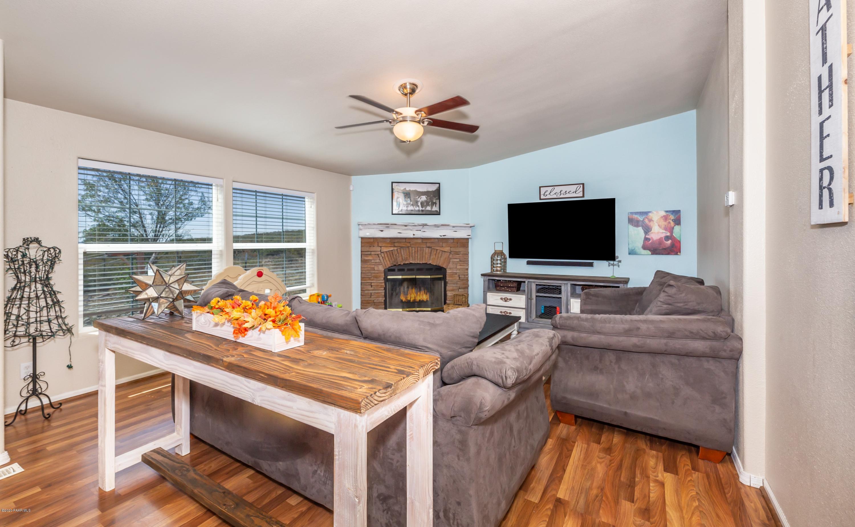 16980 Leprechaun Road Dewey, AZ 86327 - Photo 6 of 33 011_Living Room