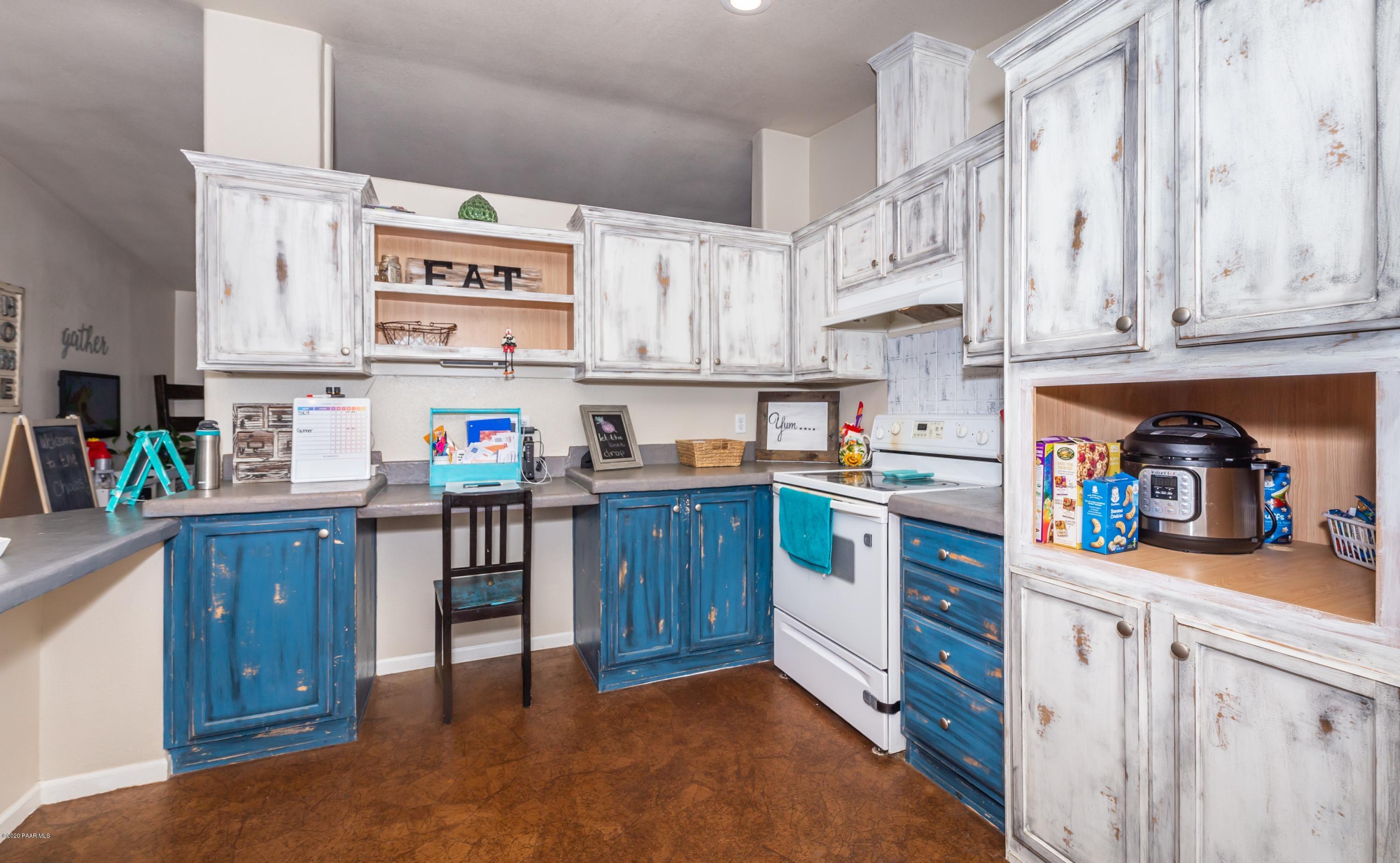 16980 Leprechaun Road Dewey, AZ 86327 - Photo 9 of 33 014_Kitchen