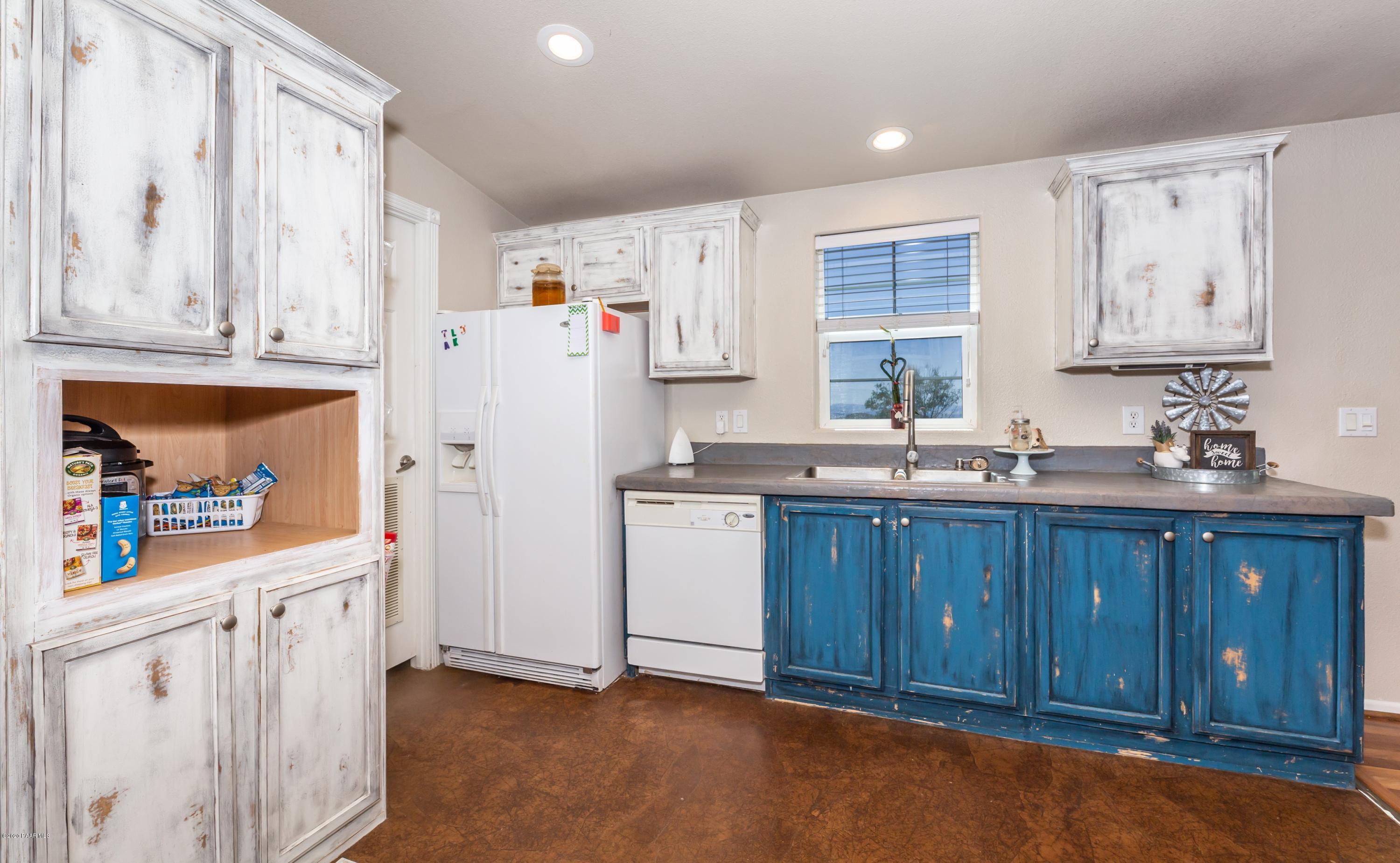 16980 Leprechaun Road Dewey, AZ 86327 - Photo 10 of 33 015_Kitchen