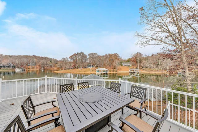 a view of an outdoor space