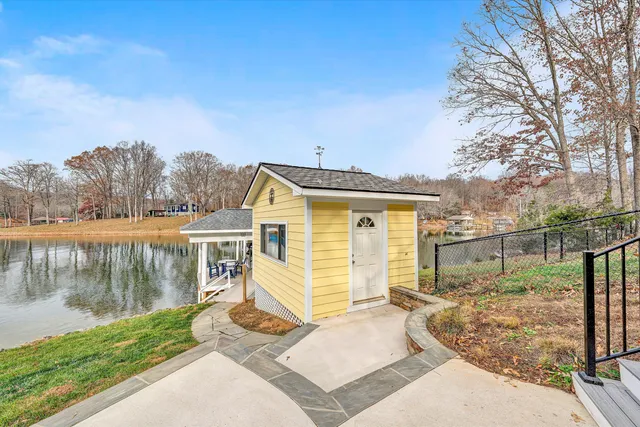 $2,350,000 | 218 Twin Chimneys Drive, Wirtz, VA 24184