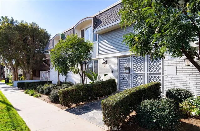 $469,000 | 1725 Loma Avenue, Unit 18, Long Beach, CA 90804