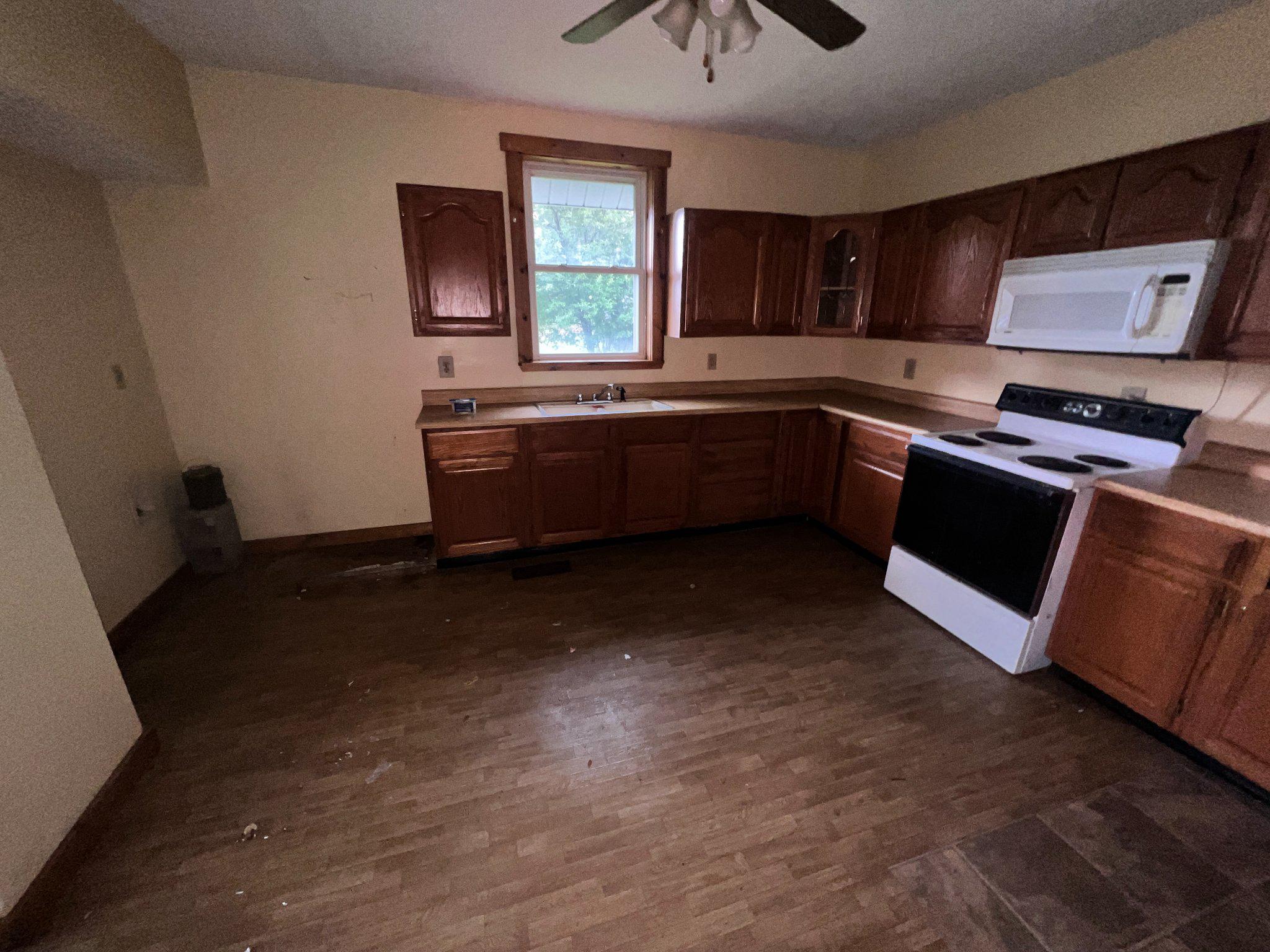 5151 Hutton Road Oakland, MD 21550 - Photo 8 of 32 Plenty of table area