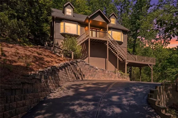 a view of a house with a yard