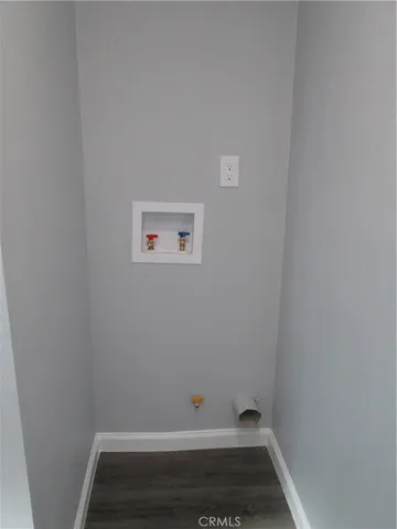 a view of a back yard