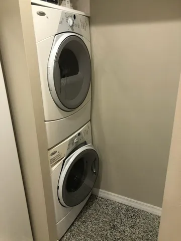 a close up view of a washer and dryer
