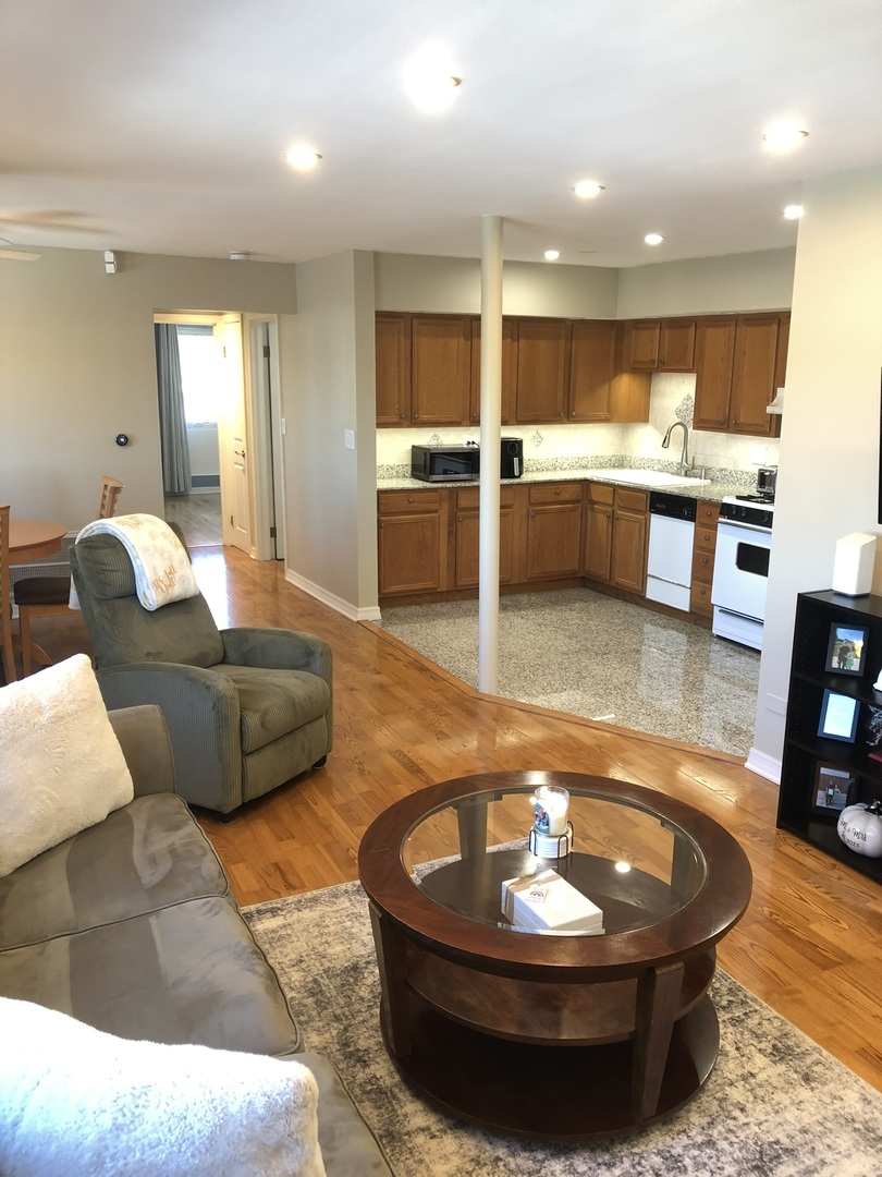 941 North Northwest Highway, Unit 3B Park Ridge, IL 60068 - Photo 4 of 26