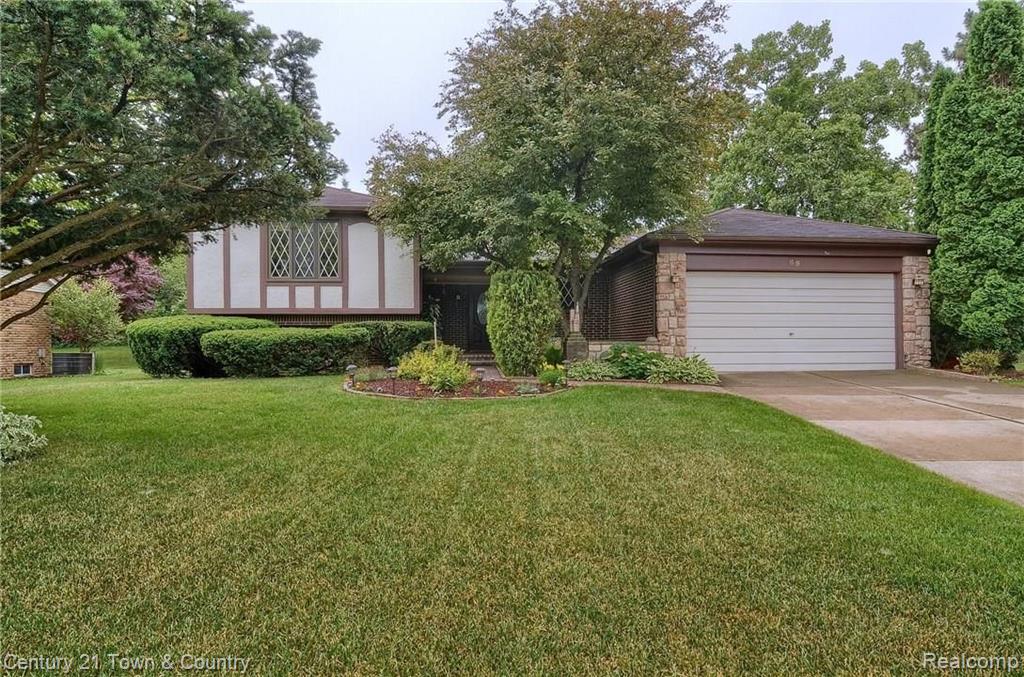 69 Rose Brier Drive Rochester Hills, MI 48309 - Photo 1 of 27