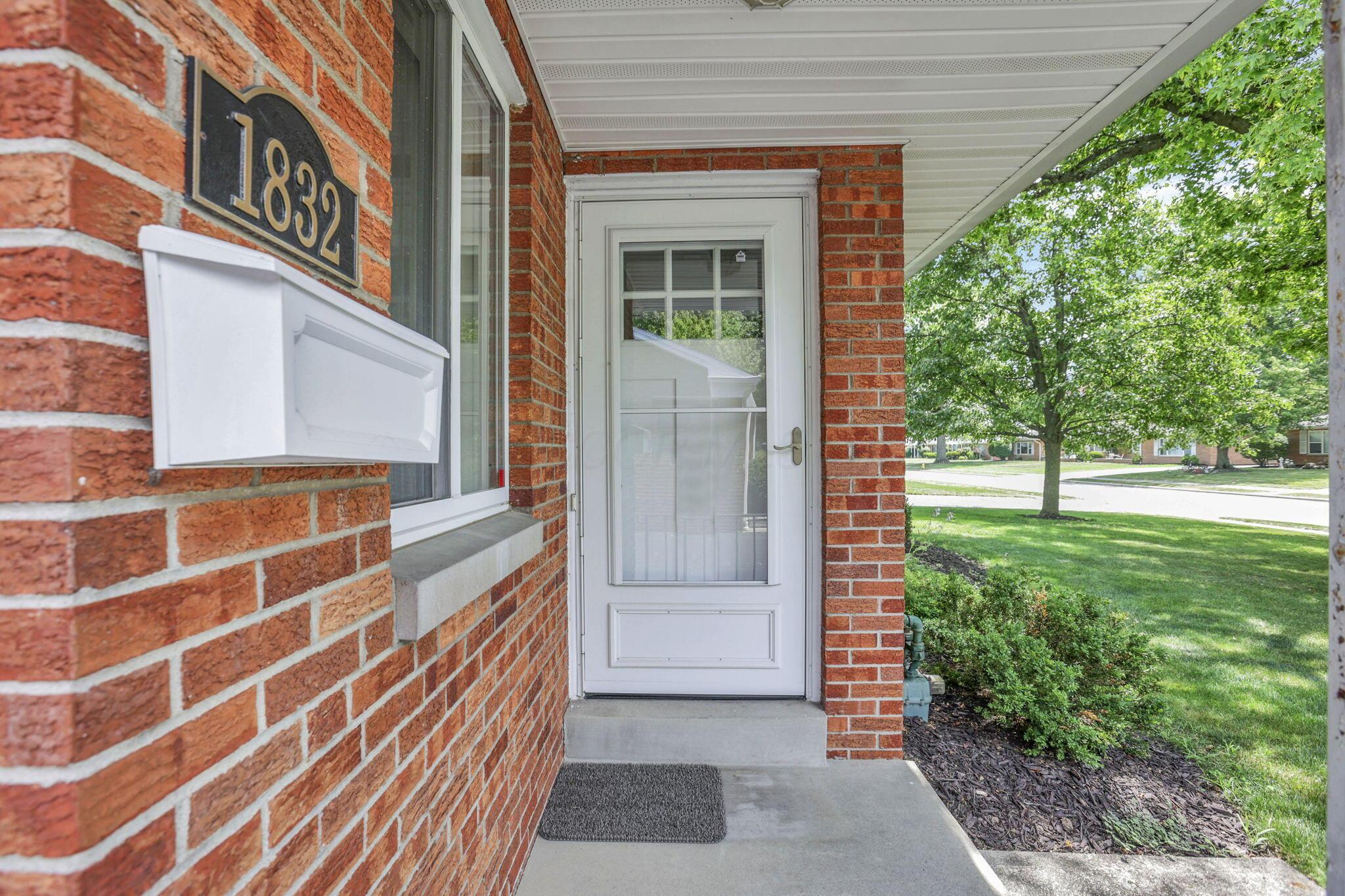 1830 Ardleigh Road Columbus, OH 43221 - Photo 7 of 68 7-web-or-mls-SMEP3622