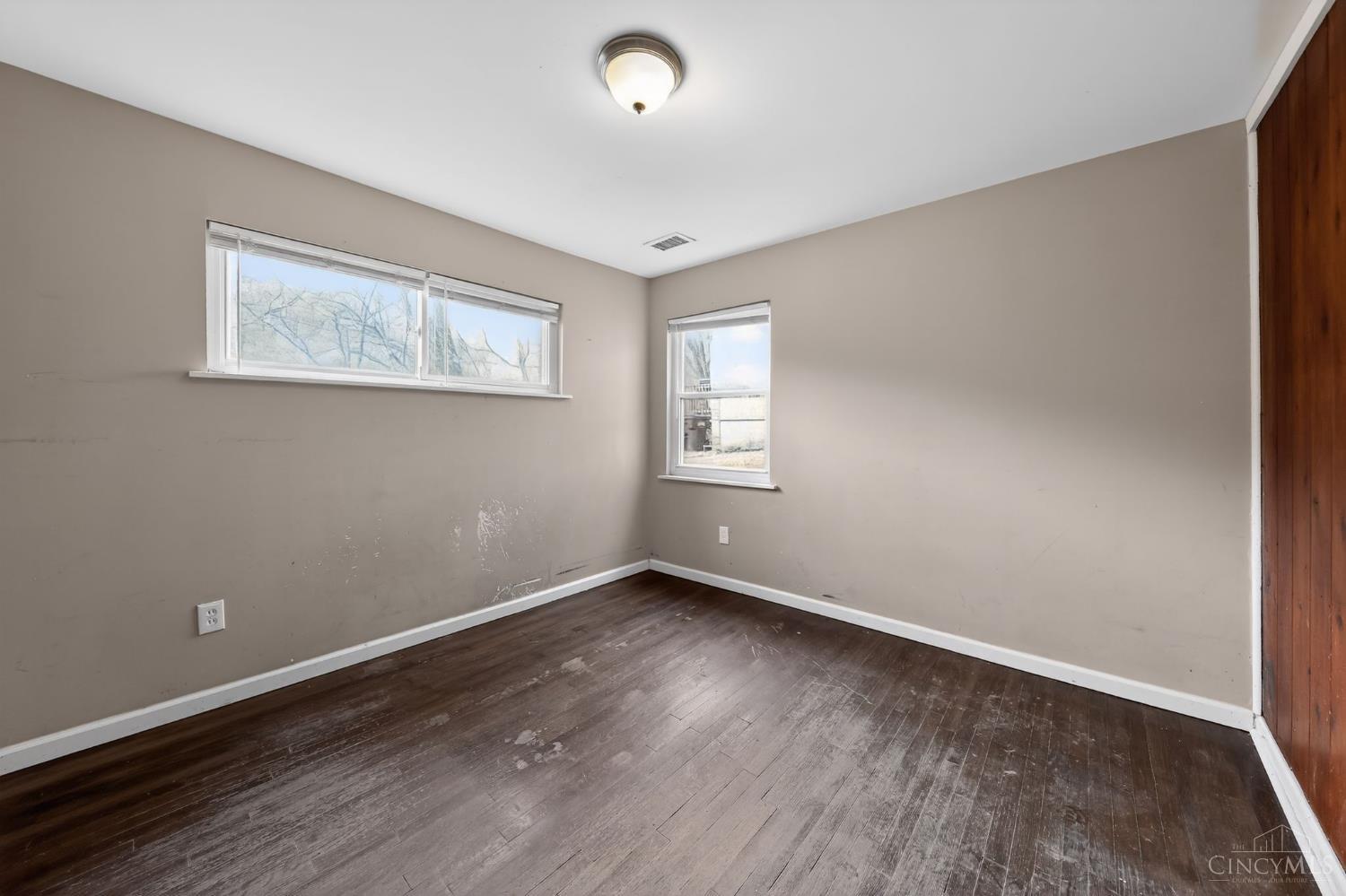 408 Roebling Road Cincinnati, OH 45204 - Photo 7 of 30