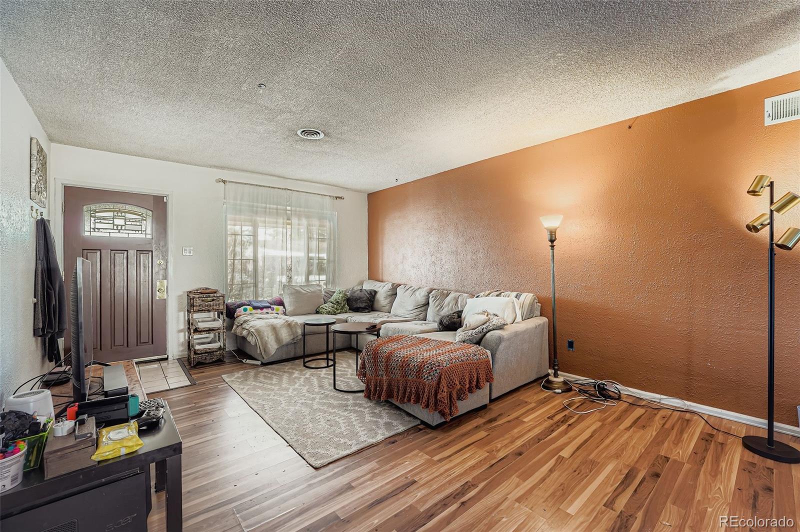 1072 Racine Street Aurora, CO 80011 - Photo 7 of 24