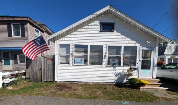 $300,000 | 12 Kentville Terrace, Hampton, NH 03842