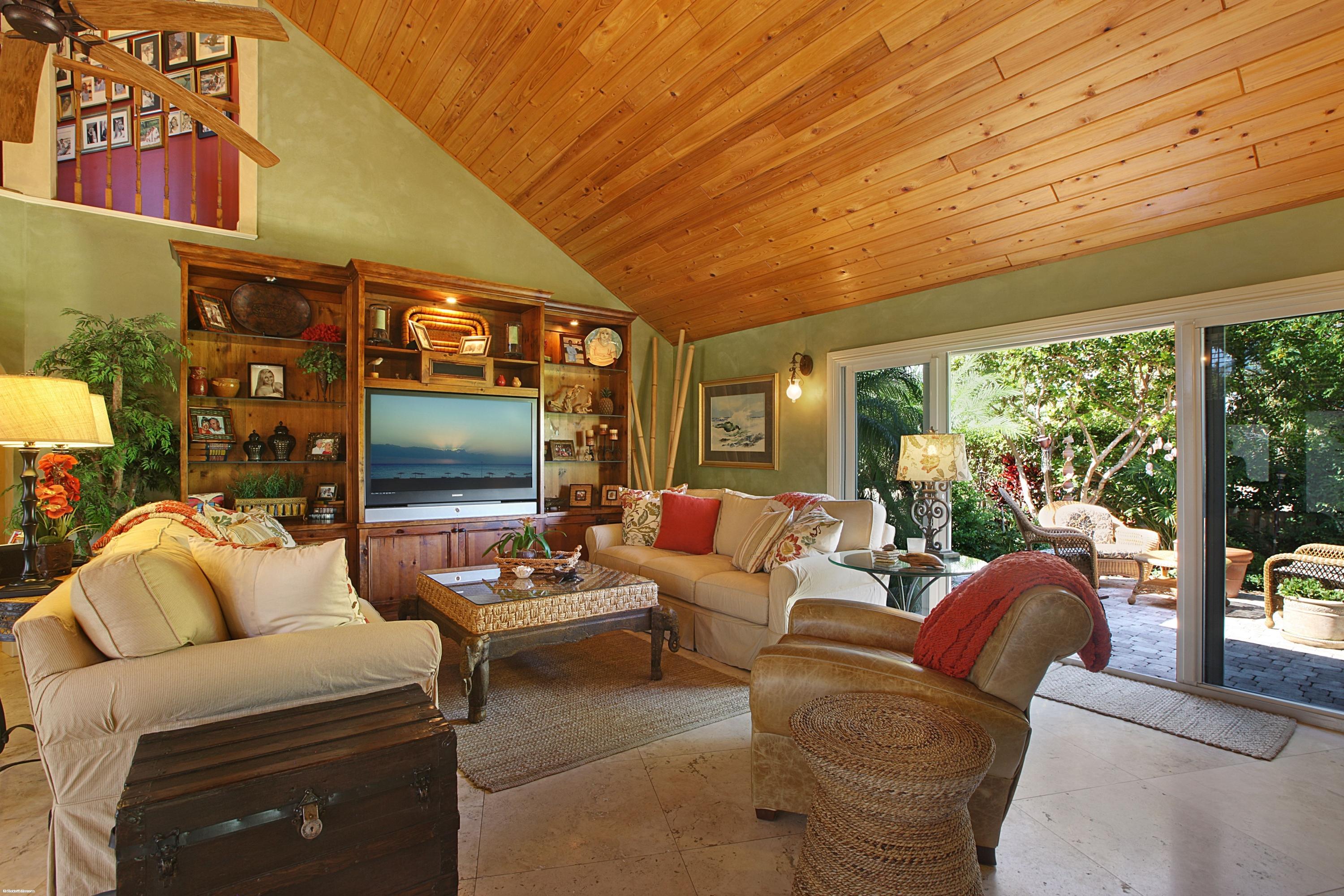 201 Colony Road Jupiter Inlet Colony, FL 33469 - Photo 11 of 30 Family Room