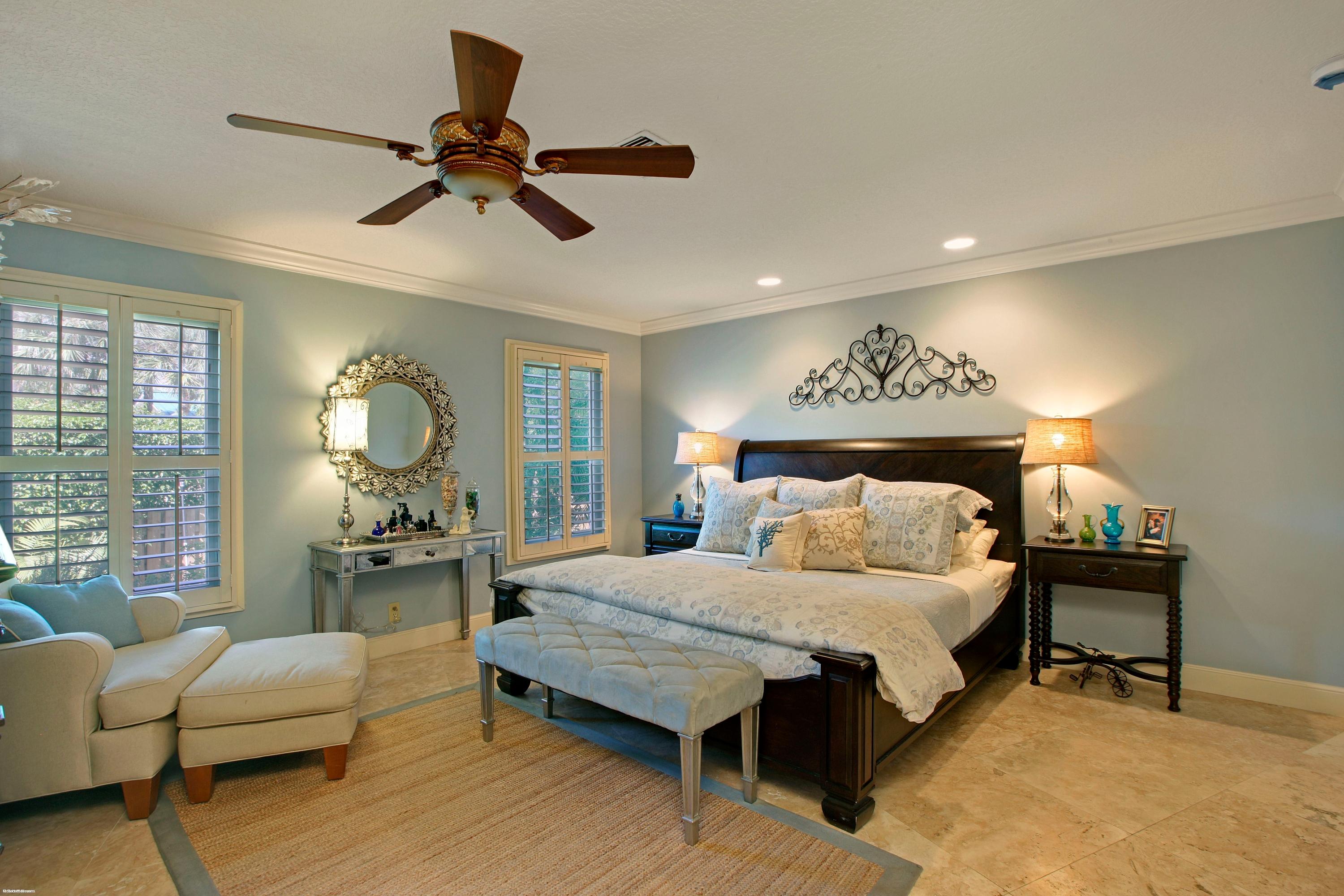201 Colony Road Jupiter Inlet Colony, FL 33469 - Photo 14 of 30 Master Suite