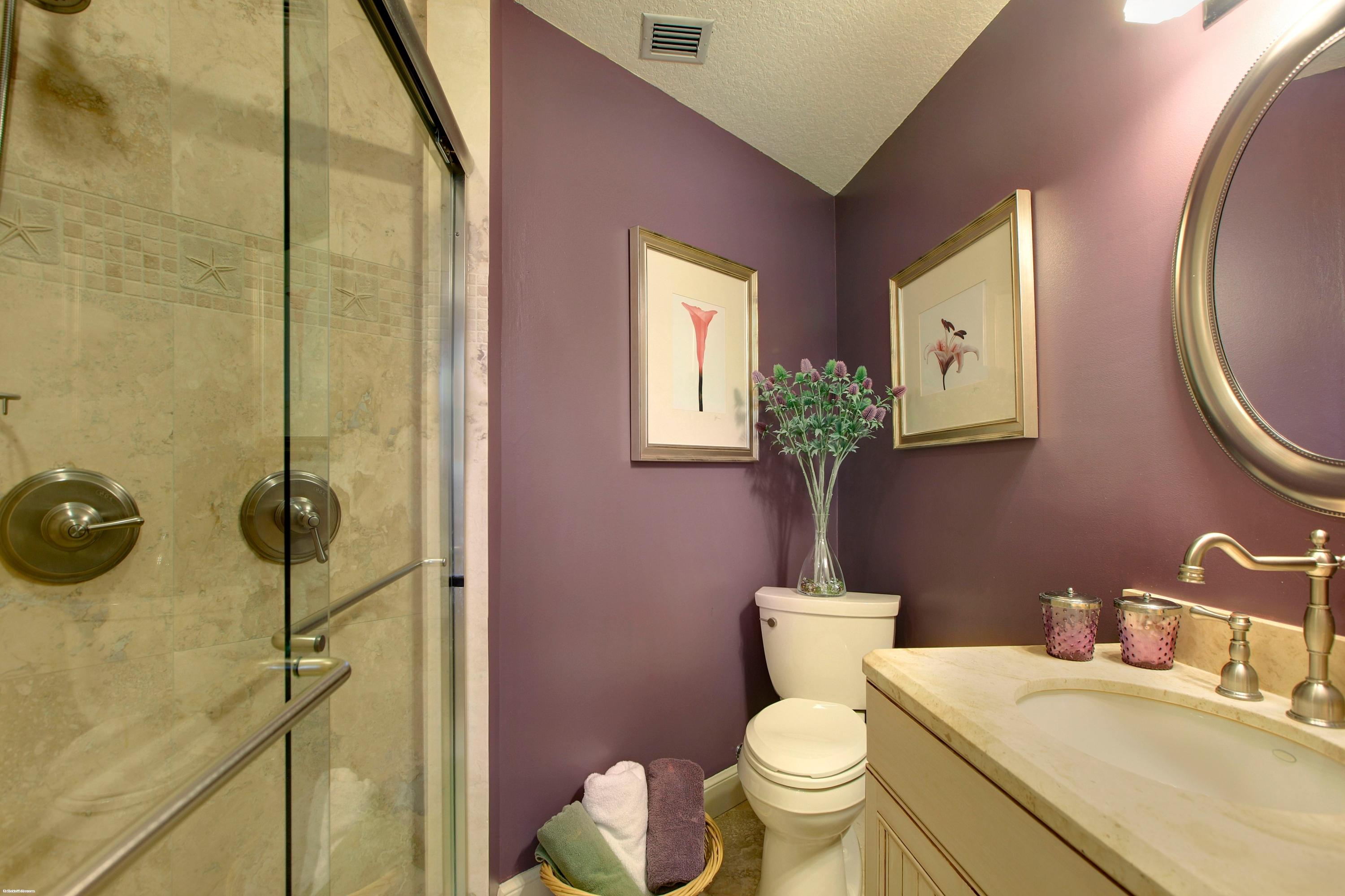 201 Colony Road Jupiter Inlet Colony, FL 33469 - Photo 17 of 30 Bathroom