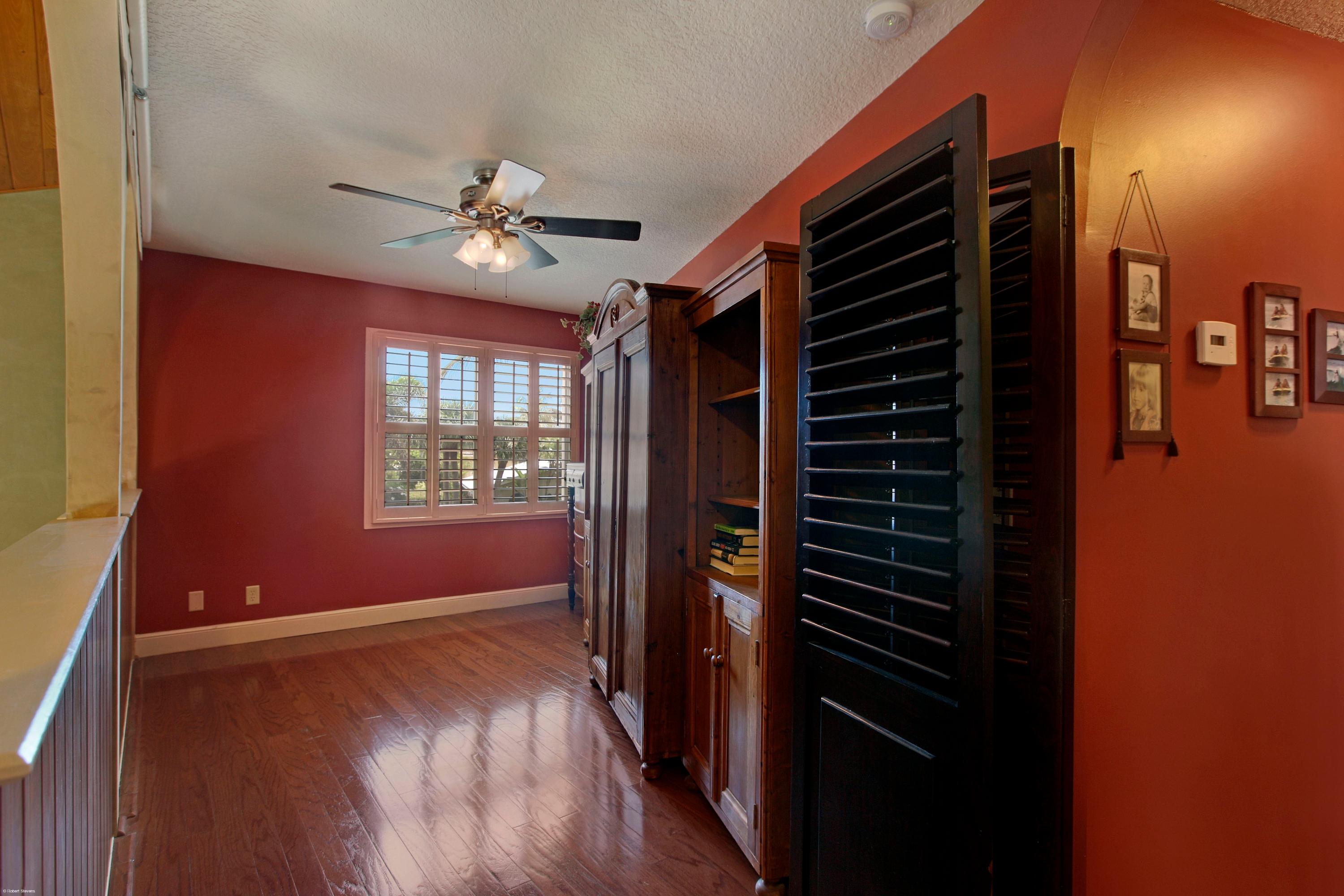 201 Colony Road Jupiter Inlet Colony, FL 33469 - Photo 20 of 30 Loft
