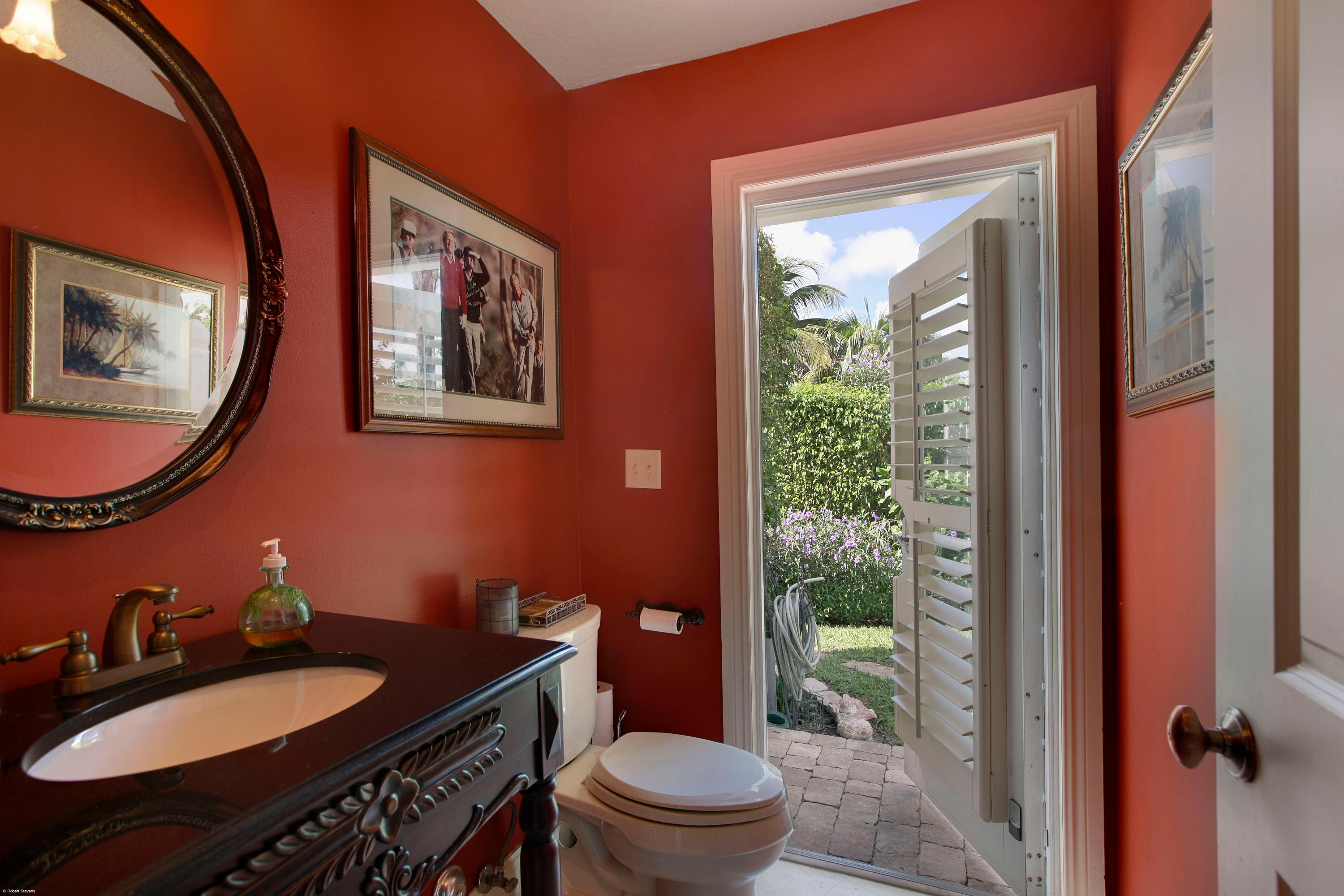 201 Colony Road Jupiter Inlet Colony, FL 33469 - Photo 21 of 30 Cabana Bath