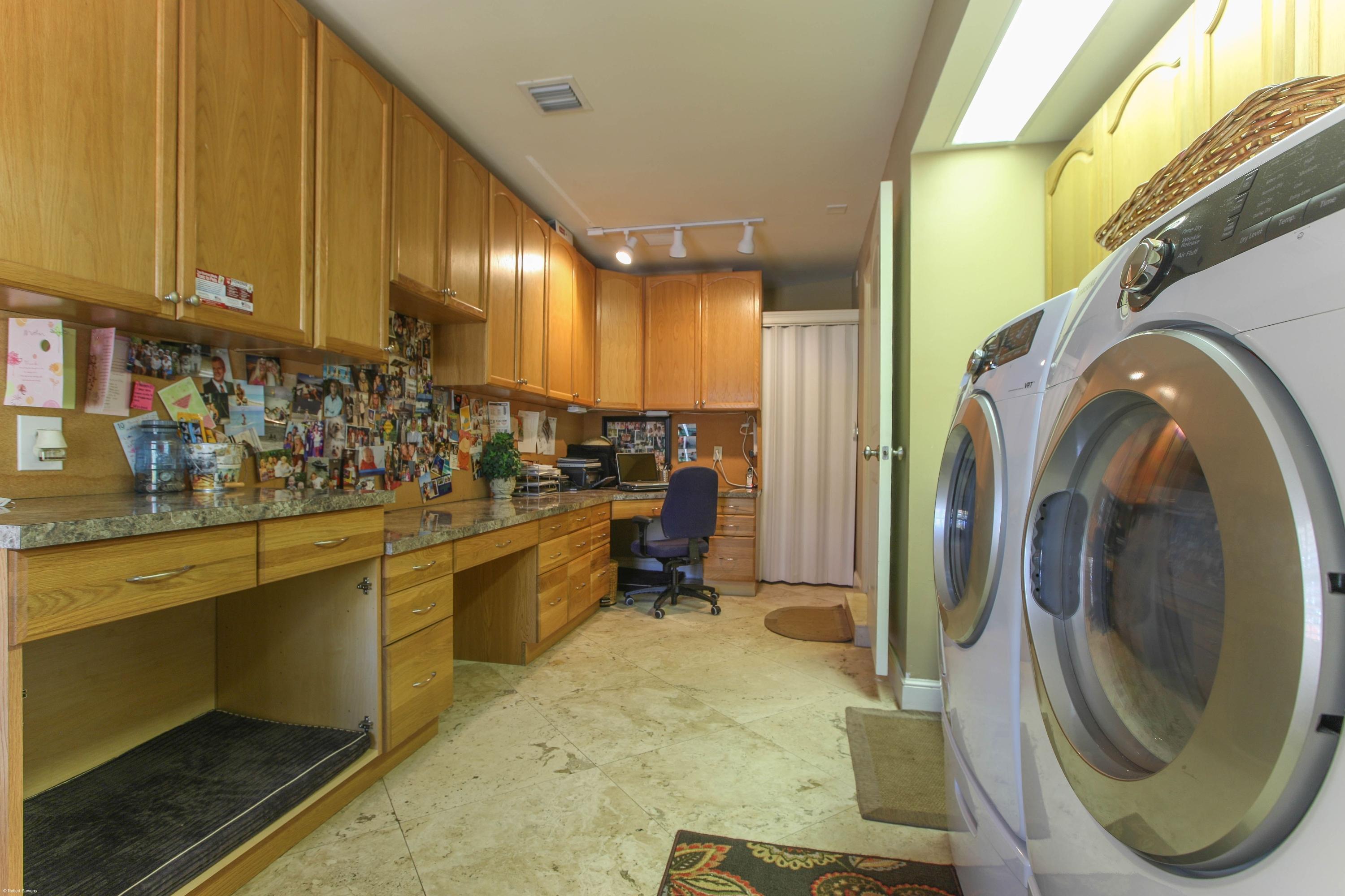 201 Colony Road Jupiter Inlet Colony, FL 33469 - Photo 22 of 30 Laundry/Mud Room