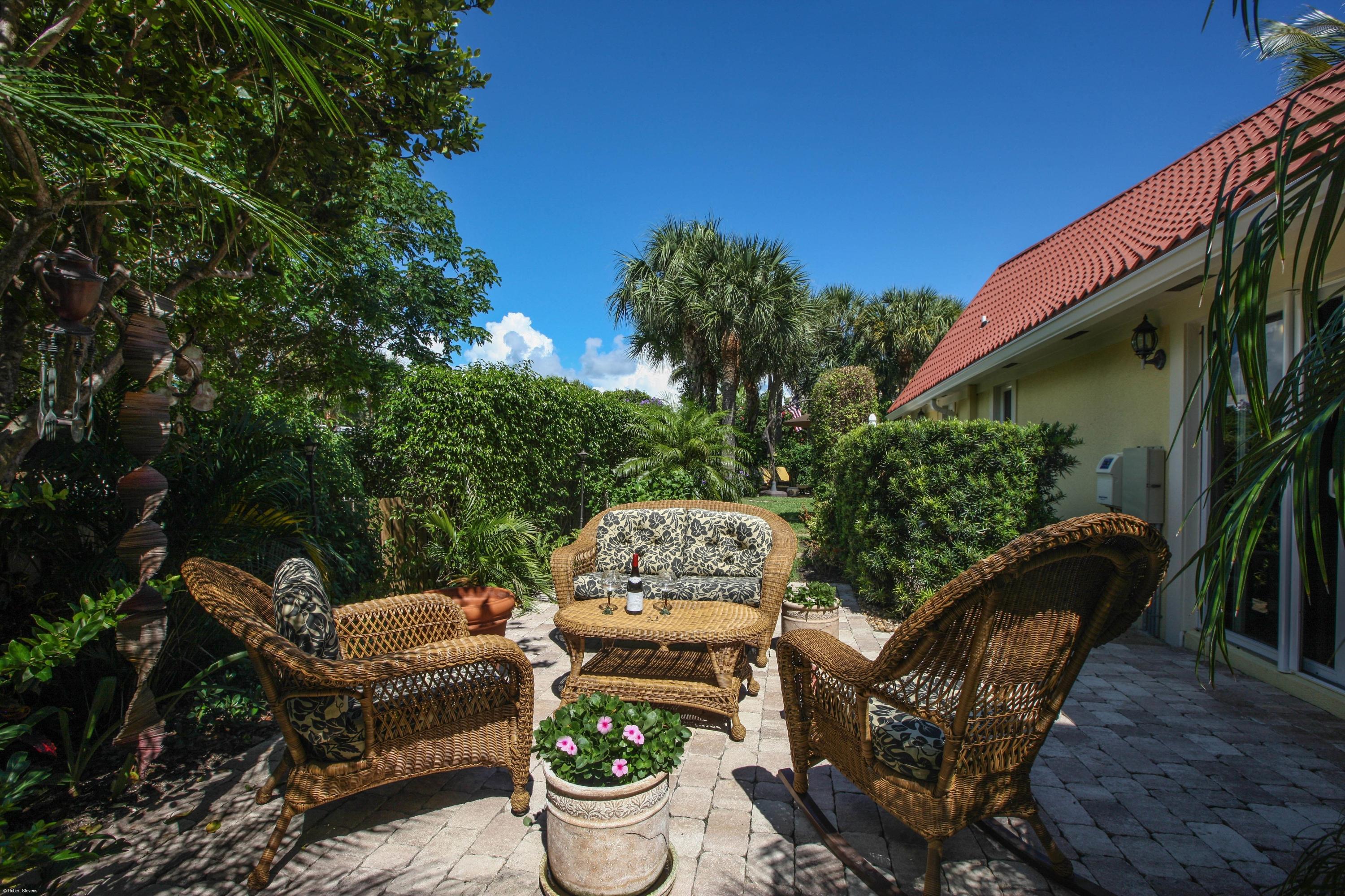 201 Colony Road Jupiter Inlet Colony, FL 33469 - Photo 23 of 30 Patio