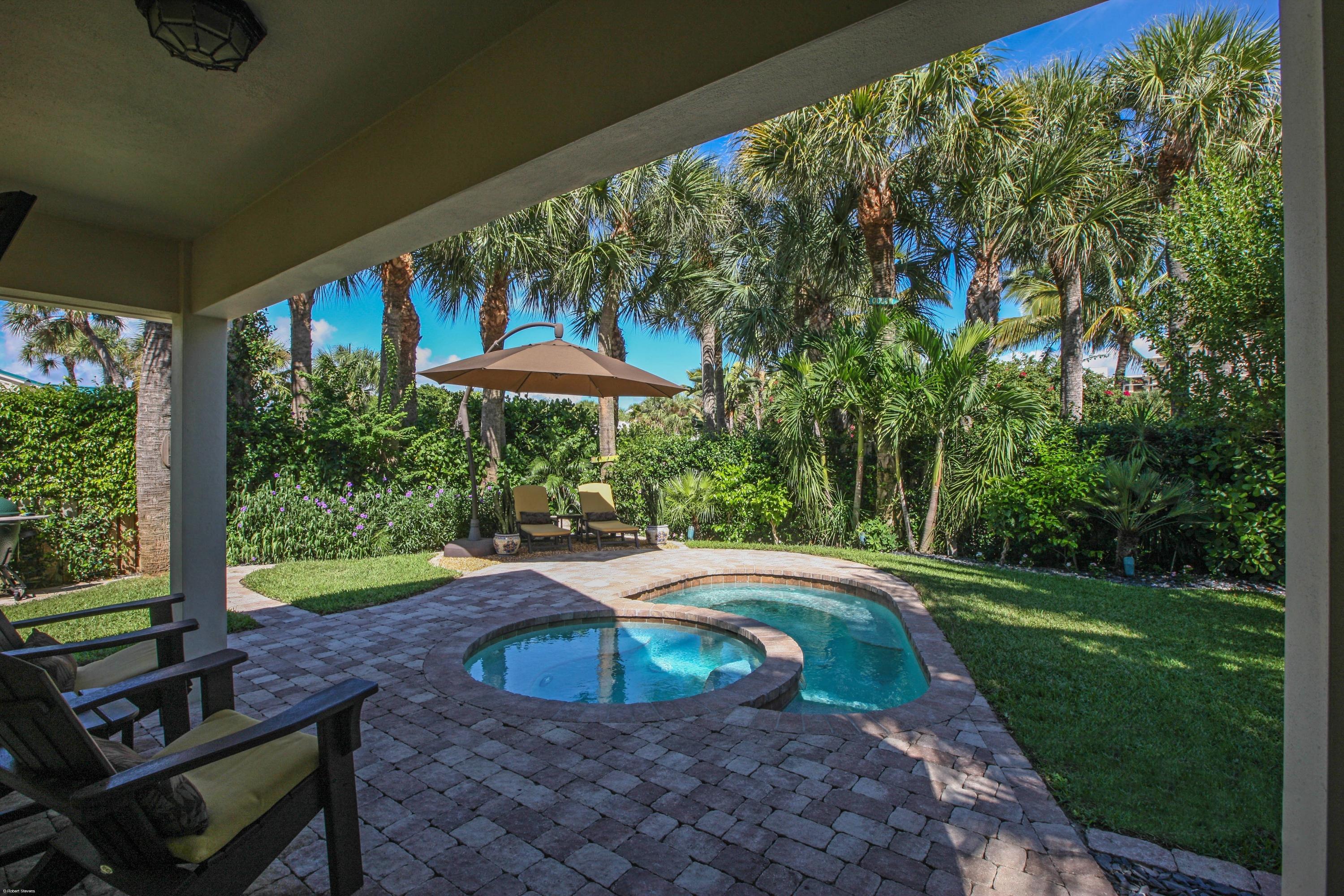 201 Colony Road Jupiter Inlet Colony, FL 33469 - Photo 26 of 30 Pool