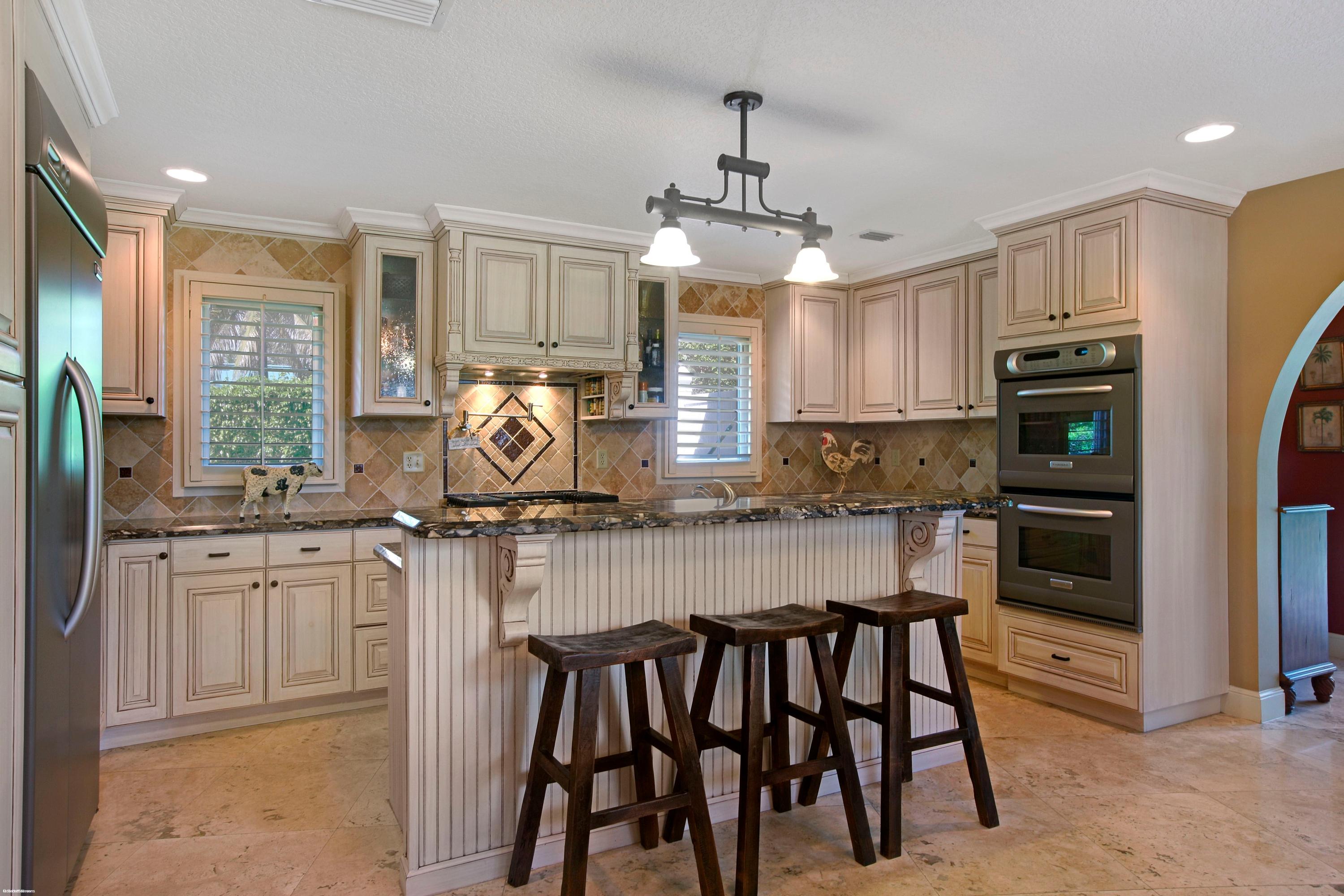 201 Colony Road Jupiter Inlet Colony, FL 33469 - Photo 5 of 30 Kitchen