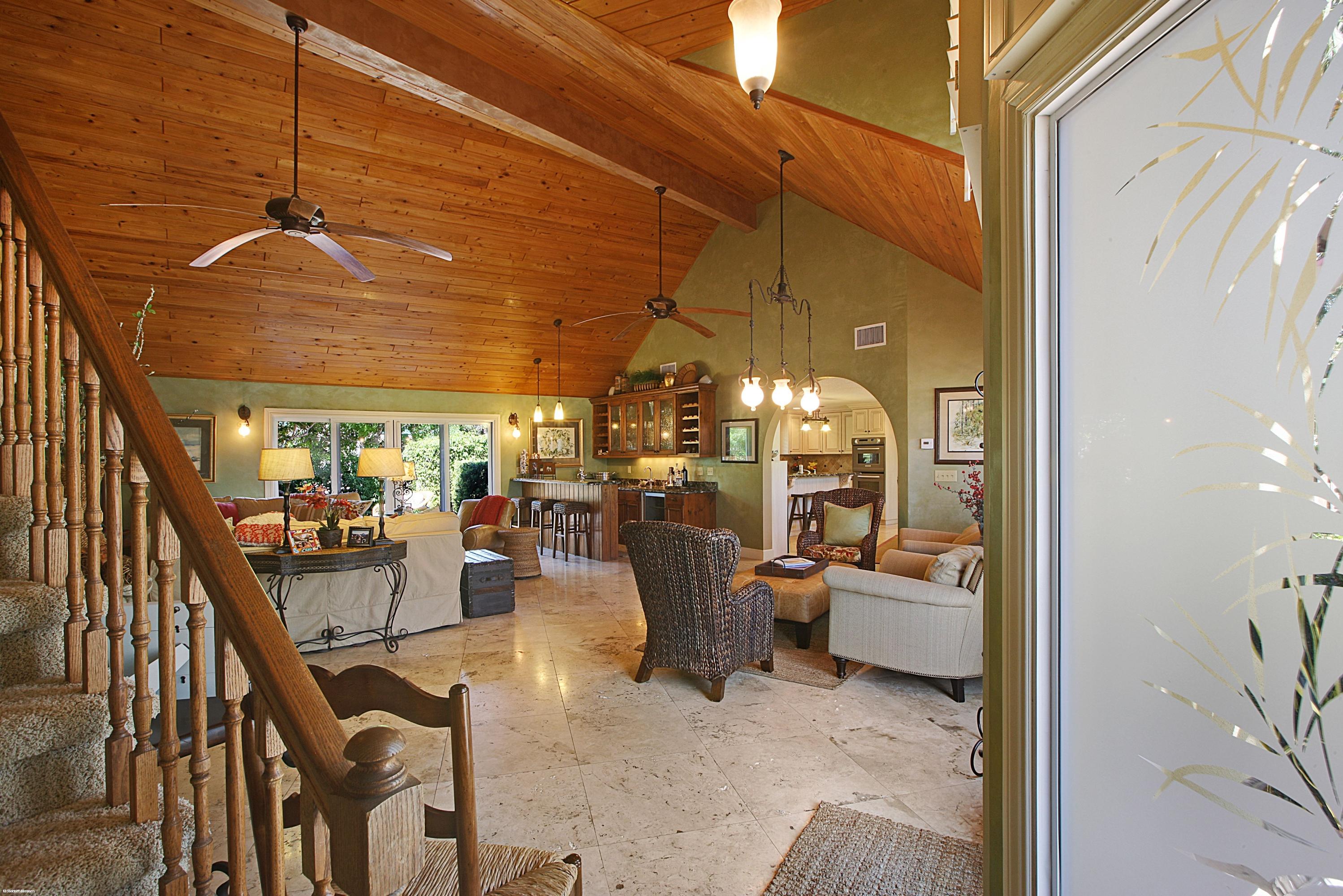 201 Colony Road Jupiter Inlet Colony, FL 33469 - Photo 9 of 30 Family Room